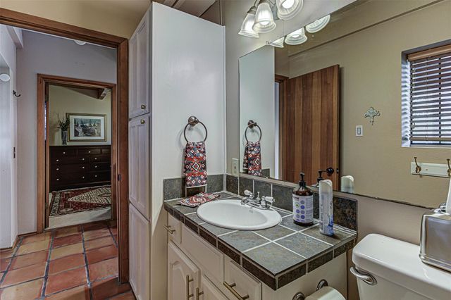 401 Lake Point DR, Horseshoe Bay, TX 78657