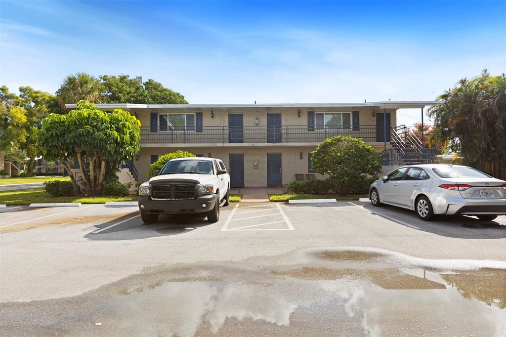 817 Lighthouse Dr C, North Palm Beach, FL 33408