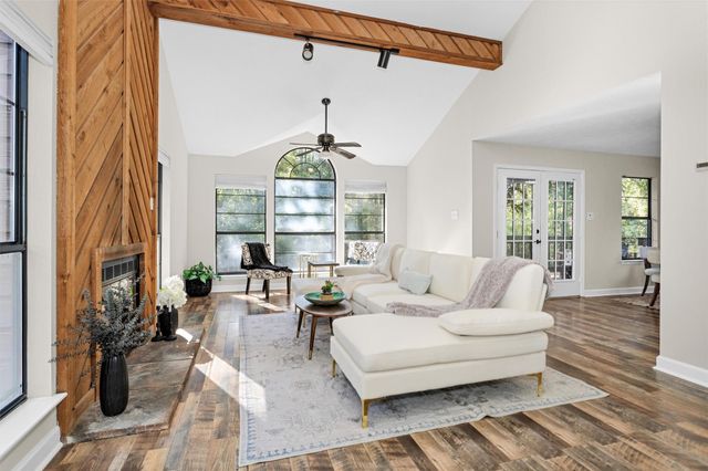 16 Creek Forest Lane, Conroe, TX 77384