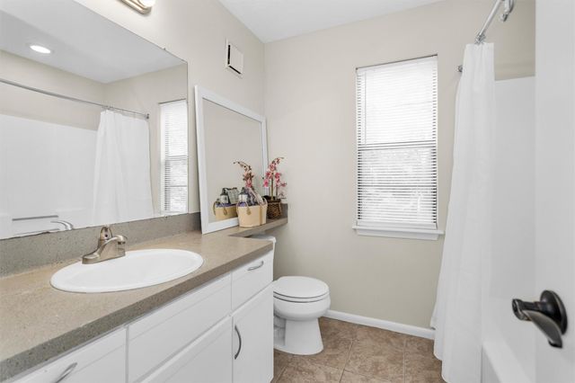 16 Creek Forest Lane, Conroe, TX 77384