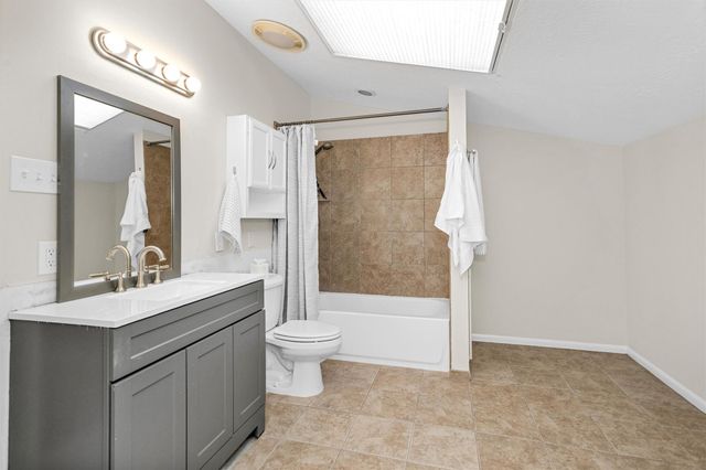16 Creek Forest Lane, Conroe, TX 77384