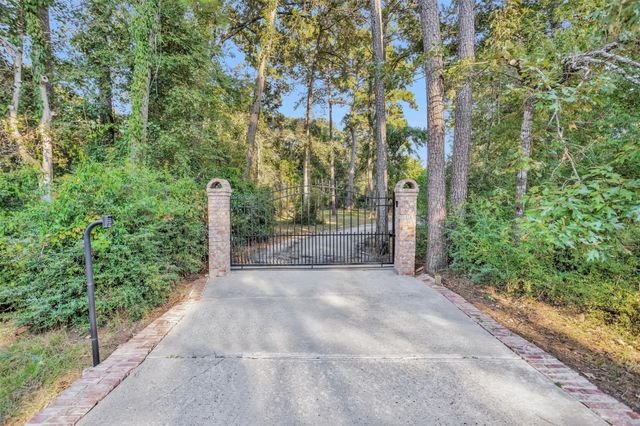 16 Creek Forest Lane, Conroe, TX 77384