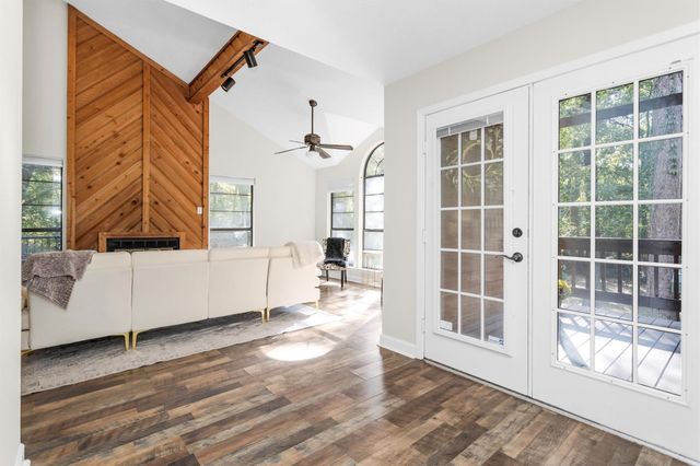 16 Creek Forest Lane, Conroe, TX 77384