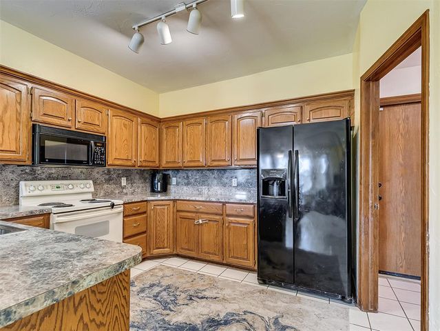 2137 NE 13th Street, Moore, OK 73160