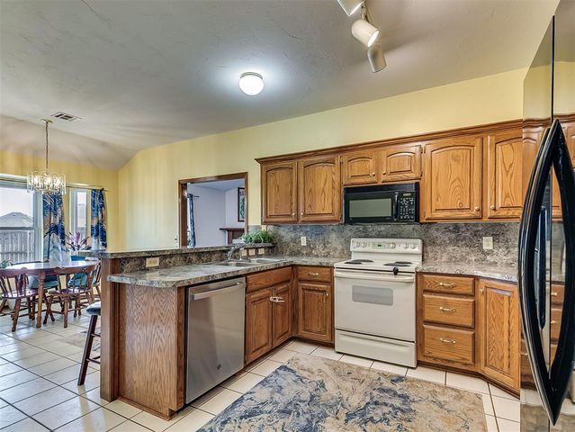 2137 NE 13th Street, Moore, OK 73160