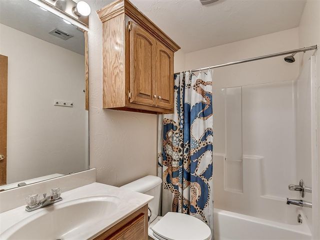 2137 NE 13th Street, Moore, OK 73160