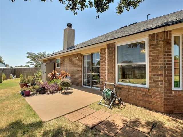 2137 NE 13th Street, Moore, OK 73160
