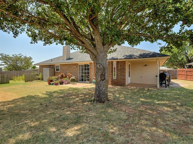 2137 NE 13th Street, Moore, OK 73160