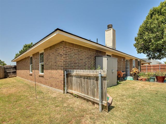 2137 NE 13th Street, Moore, OK 73160