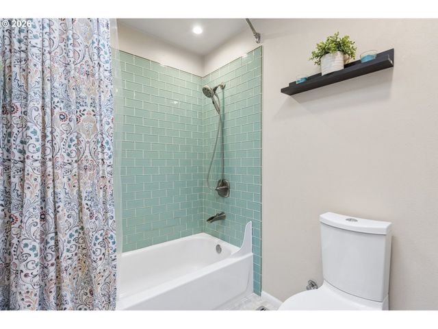 6910 Sw POTOMAC St, Tualatin, OR 97062