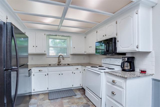 320 E Elder Lane, Mustang, OK 73064