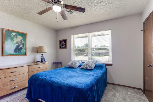 320 E Elder Lane, Mustang, OK 73064