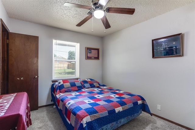 320 E Elder Lane, Mustang, OK 73064