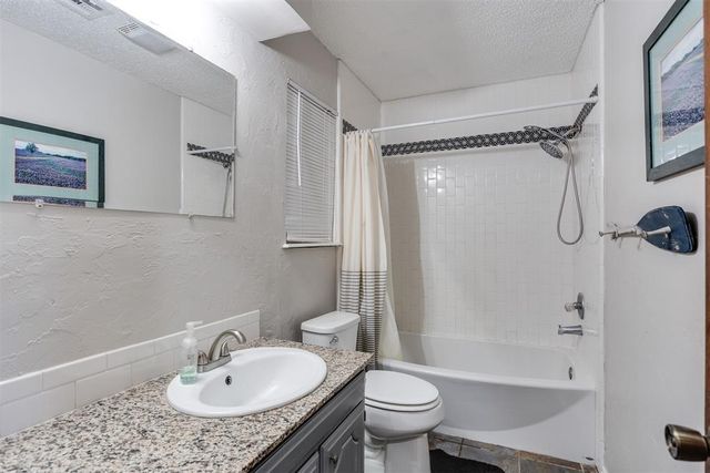 320 E Elder Lane, Mustang, OK 73064