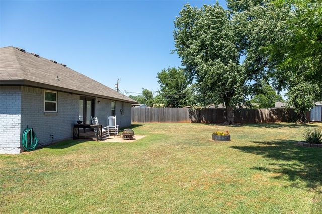 320 E Elder Lane, Mustang, OK 73064