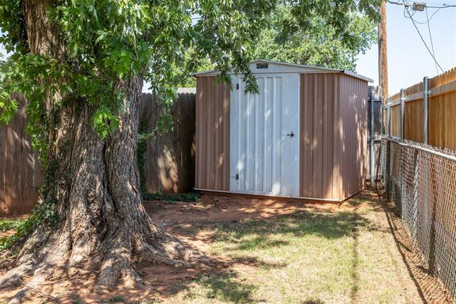 320 E Elder Lane, Mustang, OK 73064