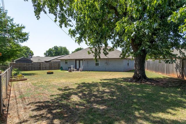 320 E Elder Lane, Mustang, OK 73064