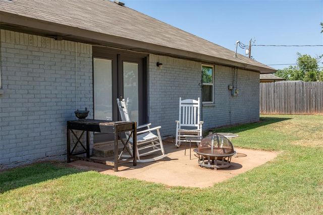 320 E Elder Lane, Mustang, OK 73064