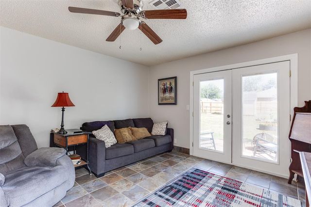 320 E Elder Lane, Mustang, OK 73064