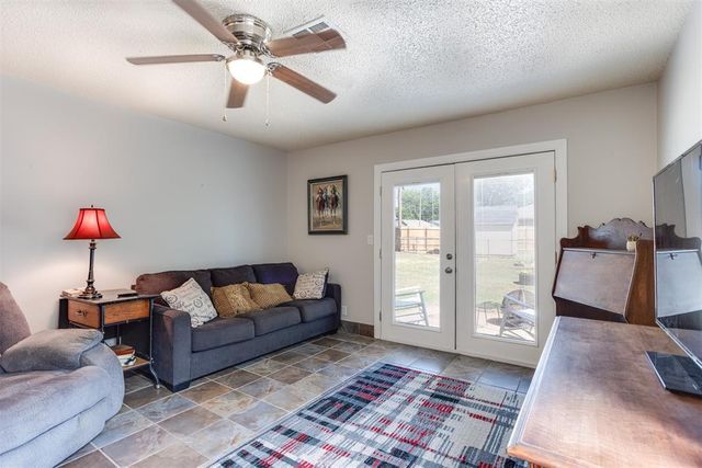 320 E Elder Lane, Mustang, OK 73064