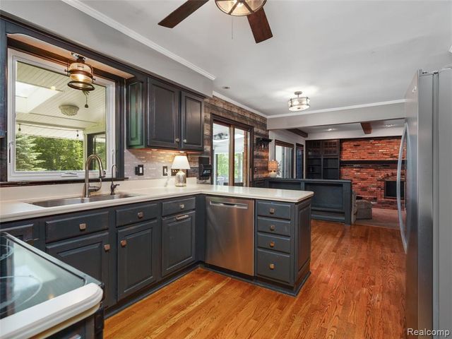 2143 Avoncrest Drive, Rochester Hills, MI 48309