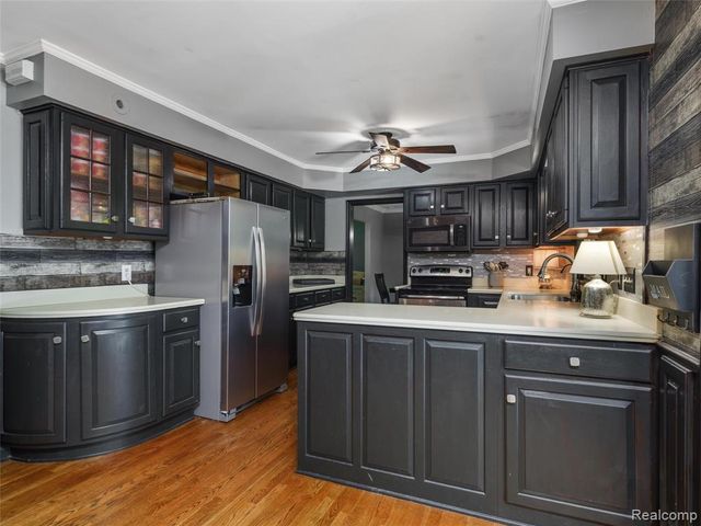 2143 Avoncrest Drive, Rochester Hills, MI 48309