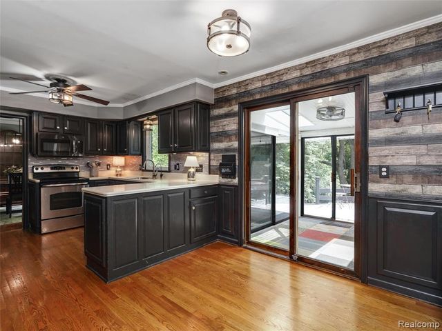 2143 Avoncrest Drive, Rochester Hills, MI 48309