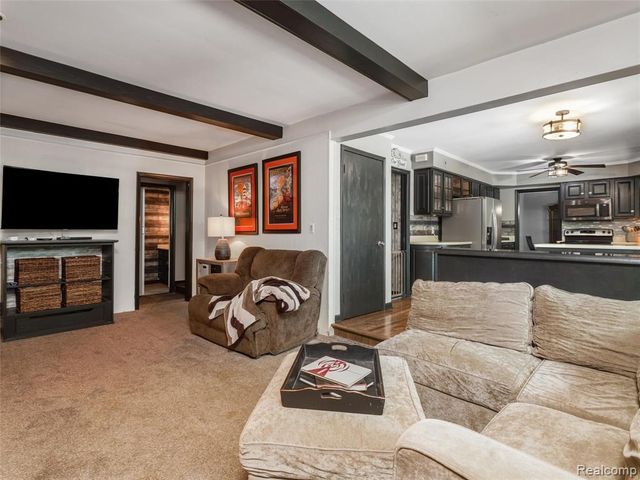 2143 Avoncrest Drive, Rochester Hills, MI 48309