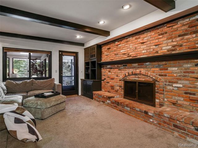 2143 Avoncrest Drive, Rochester Hills, MI 48309