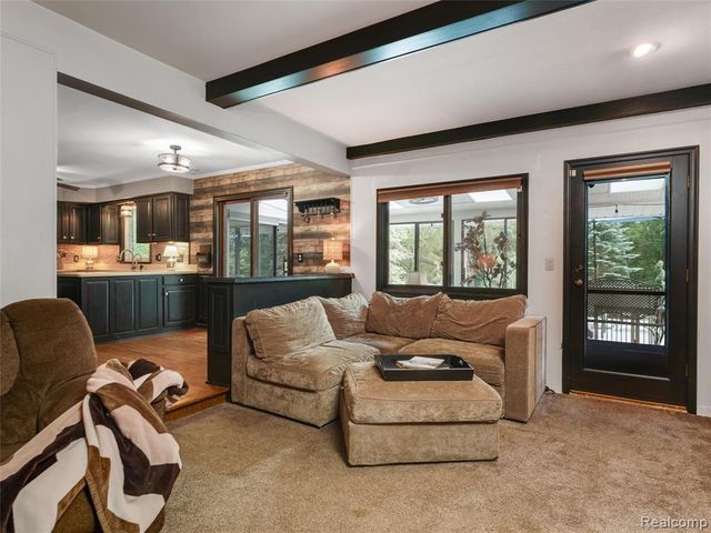 2143 Avoncrest Drive, Rochester Hills, MI 48309