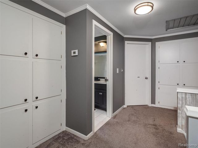 2143 Avoncrest Drive, Rochester Hills, MI 48309