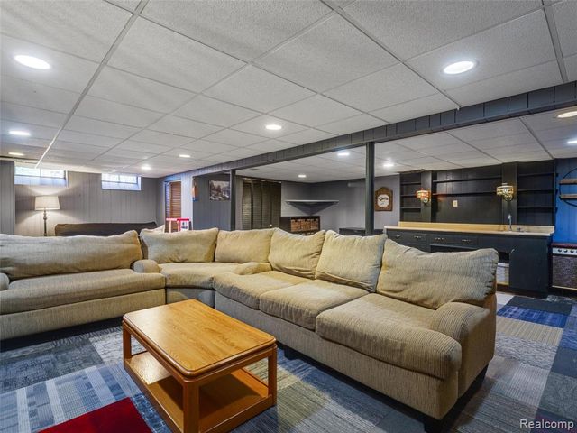 2143 Avoncrest Drive, Rochester Hills, MI 48309