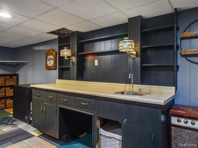 2143 Avoncrest Drive, Rochester Hills, MI 48309
