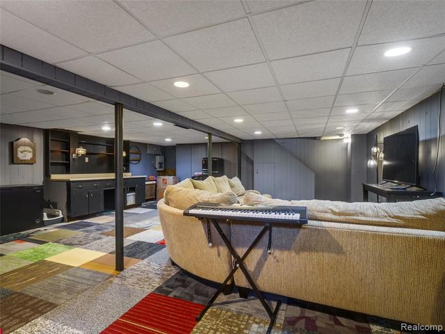 2143 Avoncrest Drive, Rochester Hills, MI 48309