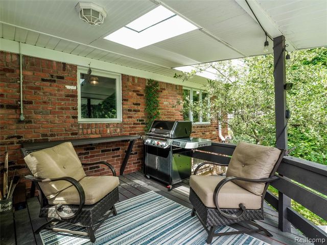 2143 Avoncrest Drive, Rochester Hills, MI 48309