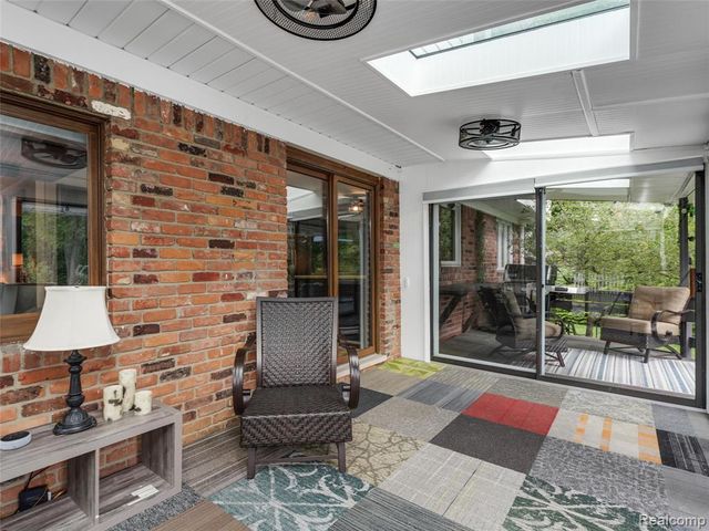 2143 Avoncrest Drive, Rochester Hills, MI 48309