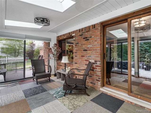 2143 Avoncrest Drive, Rochester Hills, MI 48309