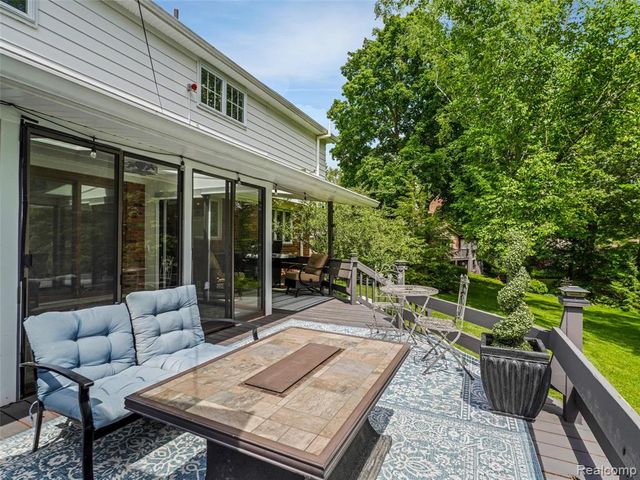 2143 Avoncrest Drive, Rochester Hills, MI 48309