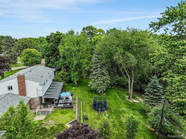 2143 Avoncrest Drive, Rochester Hills, MI 48309