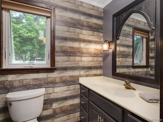 2143 Avoncrest Drive, Rochester Hills, MI 48309