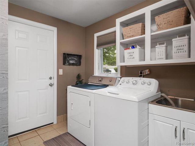 2143 Avoncrest Drive, Rochester Hills, MI 48309