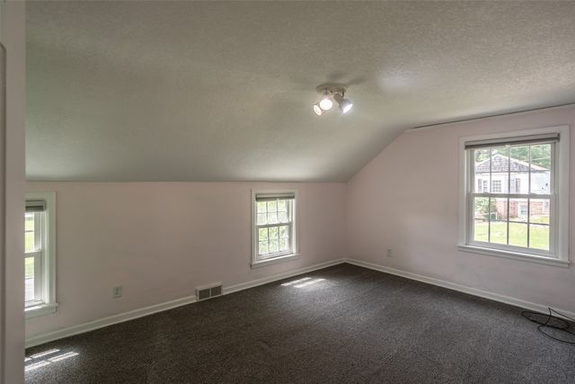 435 61st Street, Des Moines, IA 50312
