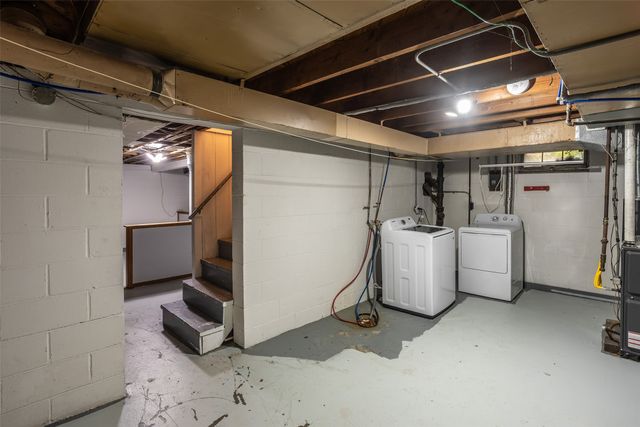 435 61st Street, Des Moines, IA 50312