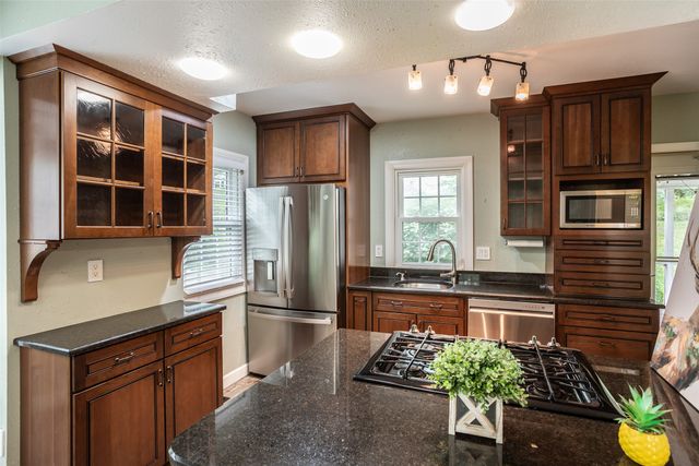 435 61st Street, Des Moines, IA 50312