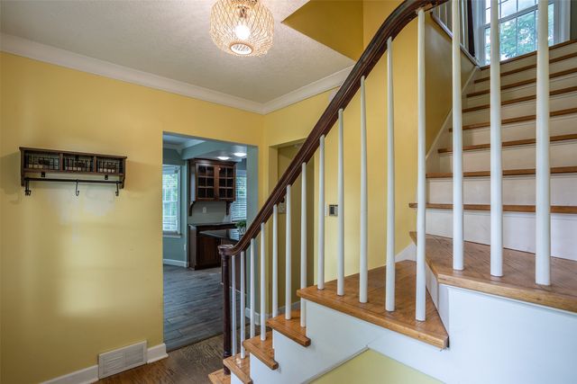 435 61st Street, Des Moines, IA 50312