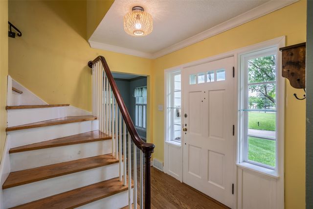 435 61st Street, Des Moines, IA 50312