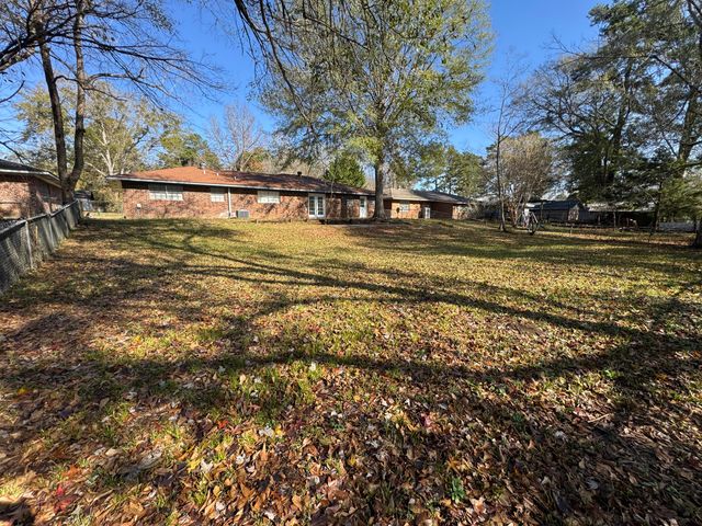 311 Lake St, New Llano, LA 71461