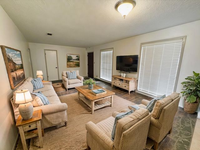 311 Lake St, New Llano, LA 71461