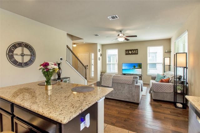 2105 Town Centre DR 48, Round Rock, TX 78664