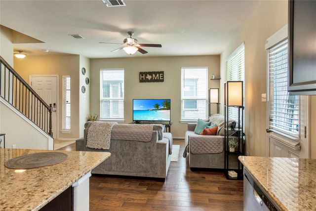 2105 Town Centre DR 48, Round Rock, TX 78664